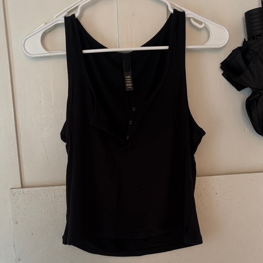 SKIMS Black Scoop Tank Top